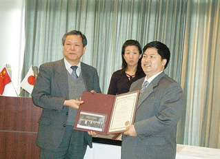 康兴荣获国际激光医学突出贡献奖